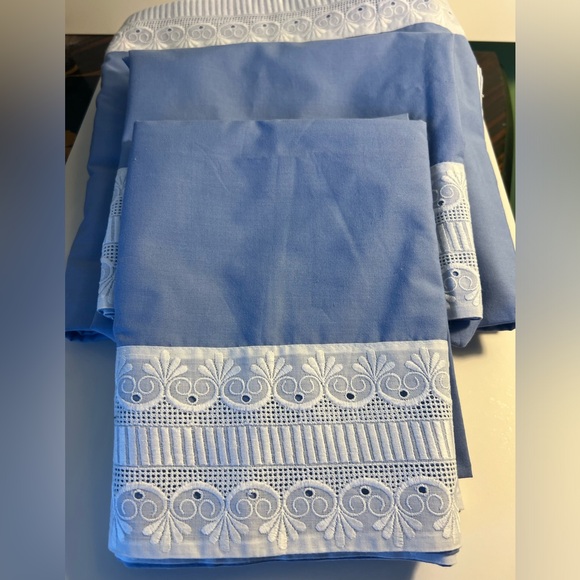 Blue & White Eyelet Bed Cover & 2 Matching Pillowcases - Picture 1 of 8
